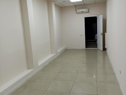 комерційна за адресою Богдана Хмельницького вул., 8