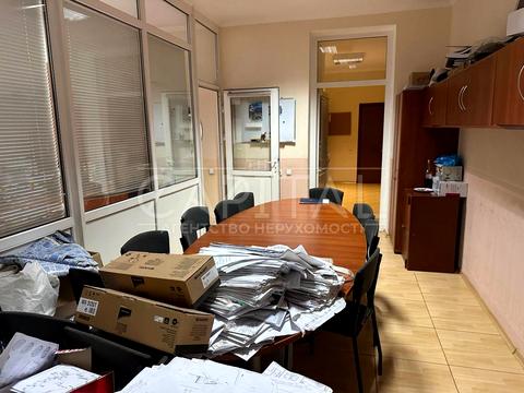комерційна за адресою Володимира Івасюка просп. (Героїв Сталінграду), 4
