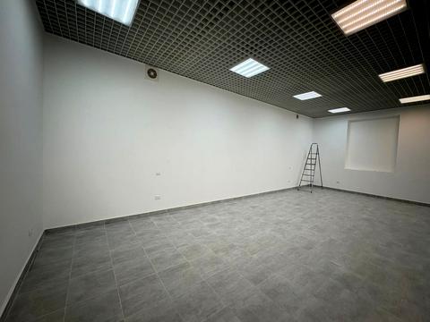 комерційна за адресою Любомира Гузара, 39