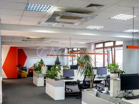 комерційна за адресою Лесі Українки бульв., 34