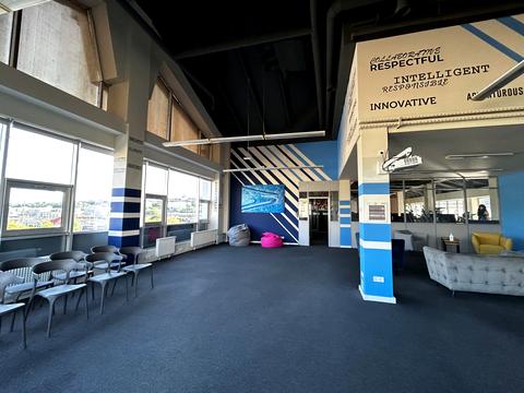 комерційна за адресою Сім'ї Прахових вул. (Гайдара), 58/10