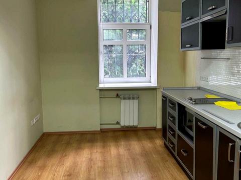 комерційна за адресою Саксаганського вул., 106Б
