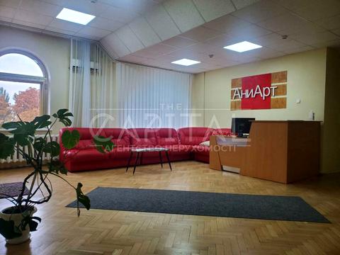 комерційна за адресою Стрілецька вул., 4-6