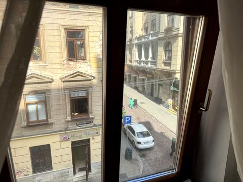коммерческая по адресу Братьев Рогатинцев ул., 18