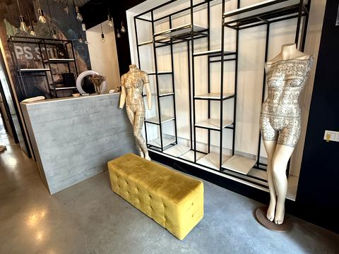 комерційна за адресою Левка Лук'яненка вул. (Василя Жуковського), 16, 18, 20, 24