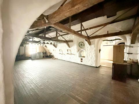 комерційна за адресою Лесі Українки бульв., 28