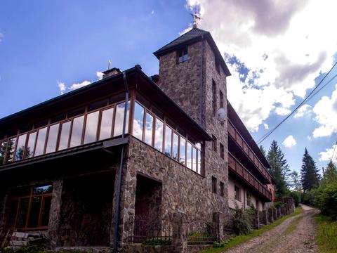 коммерческая по адресу Устияновича вул., 1