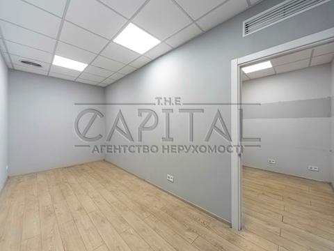 комерційна за адресою Валерія Лобановського просп. (Червонозоряний), 56