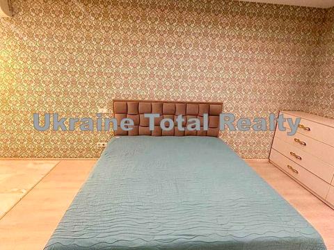 квартира за адресою Анни Ахматової вул., 30