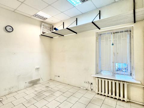 комерційна за адресою Володимирська вул., 81-а
