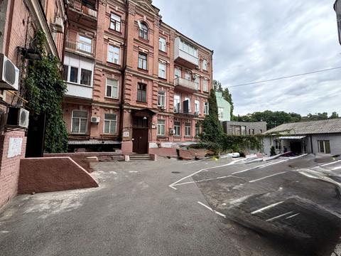 комерційна за адресою Михайлівська вул., 22-Б