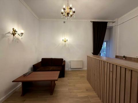 комерційна за адресою Миколи Леонтовича вул., 7