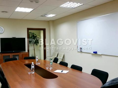 комерційна за адресою Спортивна пл., 3