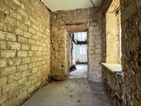 комерційна за адресою Павла Скоропадського вул. (Адмірала Макарова), 37