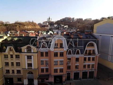 комерційна за адресою Дегтярна вул., 5