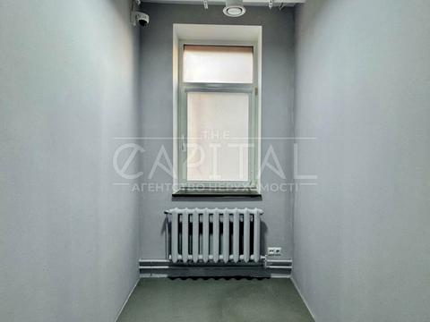 комерційна за адресою Лесі Українки бульв., 23б