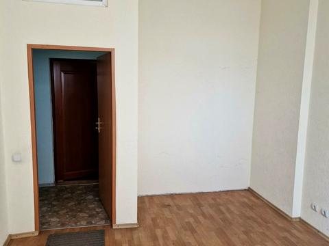 комерційна за адресою Радистів вул., 10