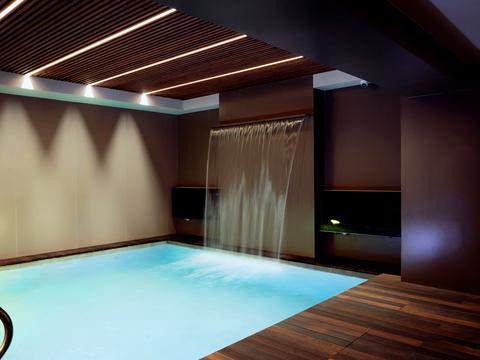 комерційна за адресою Саксаганського вул., 53/80