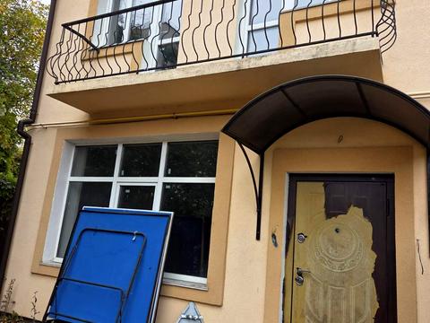 будинок за адресою Квітнева вул., 8т