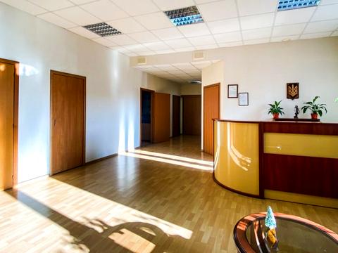 комерційна за адресою Королеви Єлизавети ІІ вул. (Глинки), 1