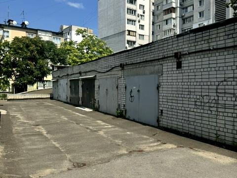 комерційна за адресою Різдвяна вул., 50