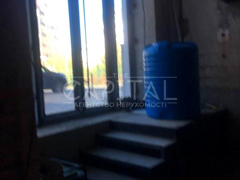 комерційна за адресою Дегтярна вул., 5