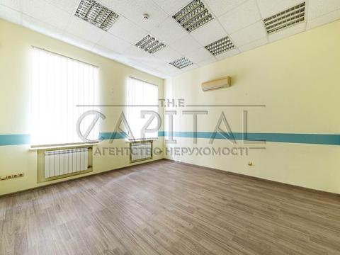 комерційна за адресою Золотоустівська вул., 2/4