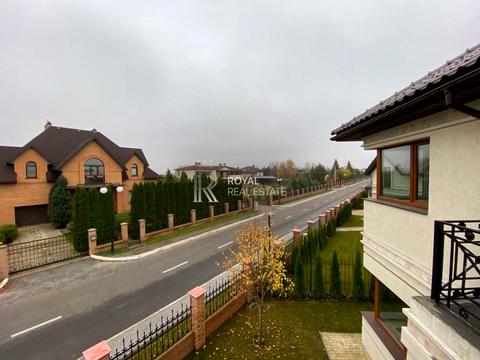будинок за адресою Набережна вул.