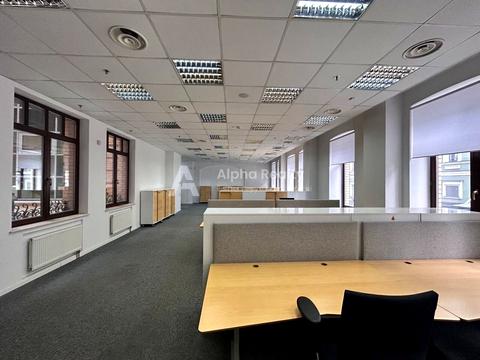комерційна за адресою Михайлівська вул., 7
