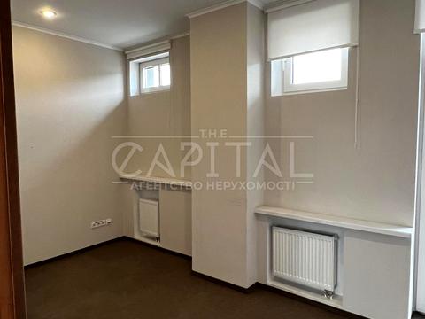 комерційна за адресою Володимирська вул., 93