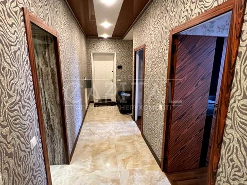 комерційна за адресою Велика Васильківська вул. (Червоноармійська), 72-А