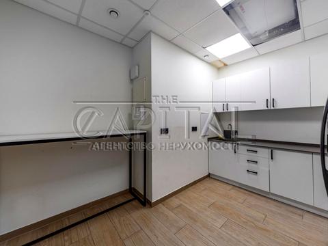 комерційна за адресою Жилянська вул., 118