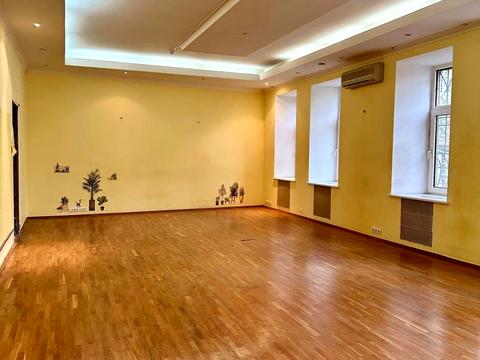 комерційна за адресою Михайлівська вул., 12-Б