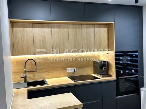 квартира за адресою Софії Русової вул., 7-А