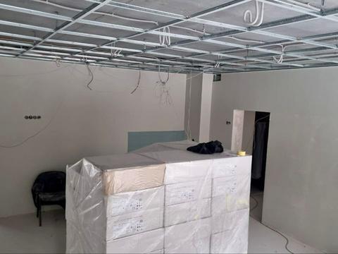 комерційна за адресою Дніпроводська вул., 1