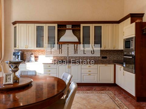 будинок за адресою смт. Козин, Столичне шосе