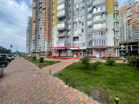 комерційна за адресою Каховська вул., 56