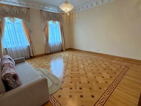 квартира за адресою Мирона Тарнавського вул. (Кутузова), 4