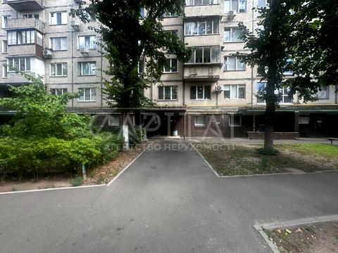 комерційна за адресою Миколи Руденка бульв. (Кольцова), 17