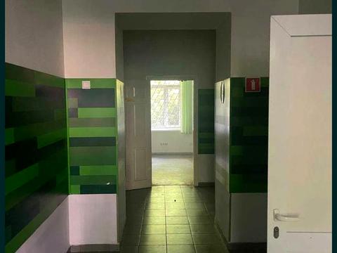 комерційна за адресою Богдана Хмельницького вул., 84