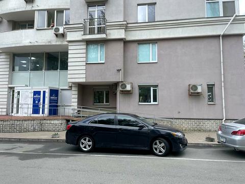 комерційна за адресою Леся Курбаса просп., 7-Б