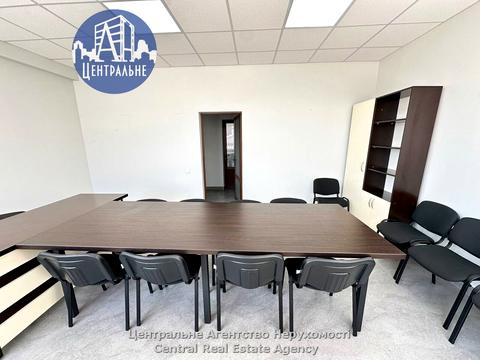 комерційна за адресою Ярослава Мудрого вул. (Моріса Тореза), 64Б