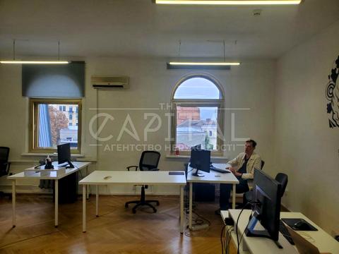 комерційна за адресою Стрілецька вул., 4-6