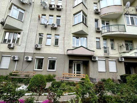 комерційна за адресою Дмитрівська вул., 52-Б