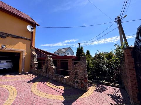 будинок за адресою с. Грузевиця, Героїв крут, 2