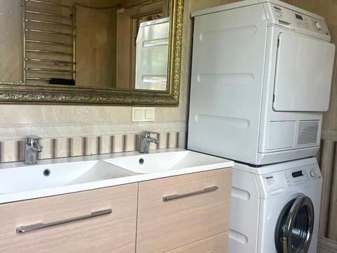 будинок за адресою Русанівські сади вул., 1
