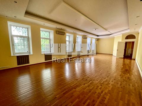 комерційна за адресою Михайлівська вул., 12-Б