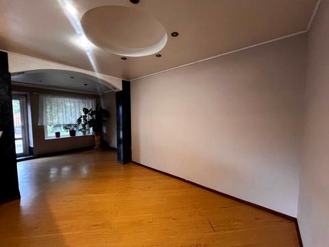 комерційна за адресою Айвазовського вул., 28