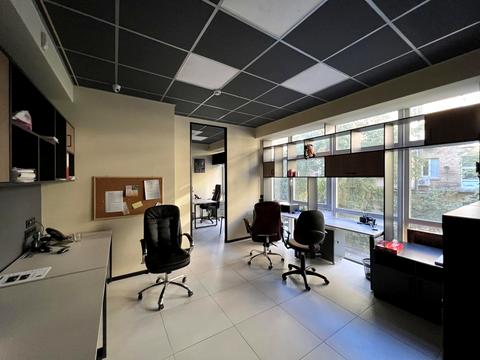 комерційна за адресою Набережно-Хрещатицька вул., 35В