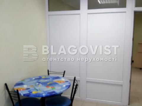 комерційна за адресою Спортивна пл., 3
